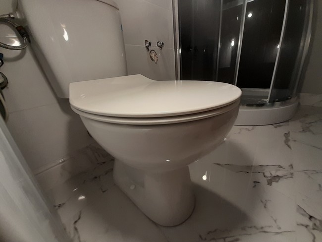 Montaż WC kompakt?